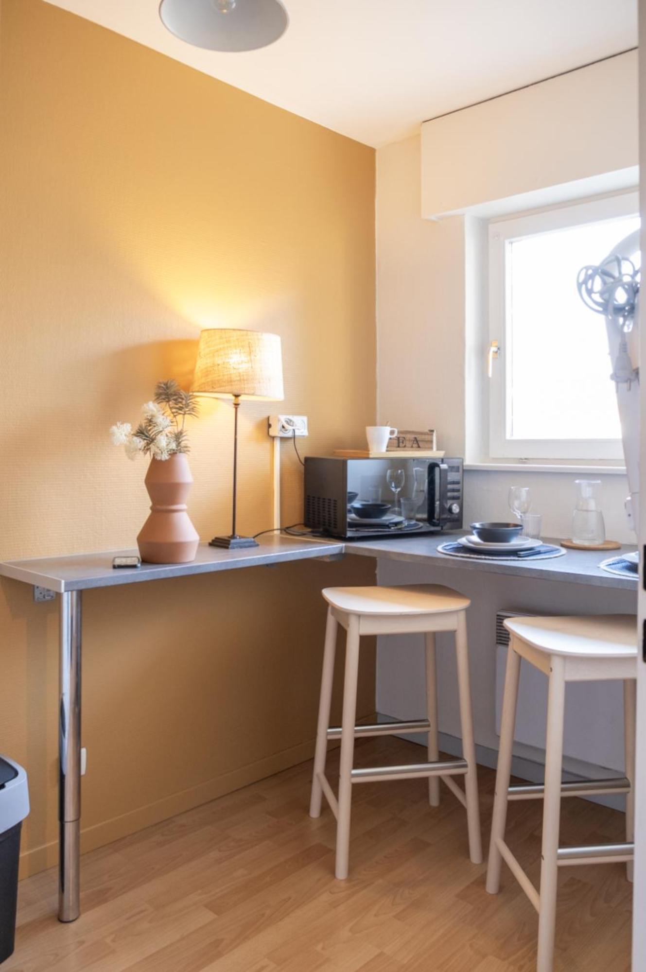 Parking - L'Ambre - Balcon Apartman Strasbourg Szoba fotó